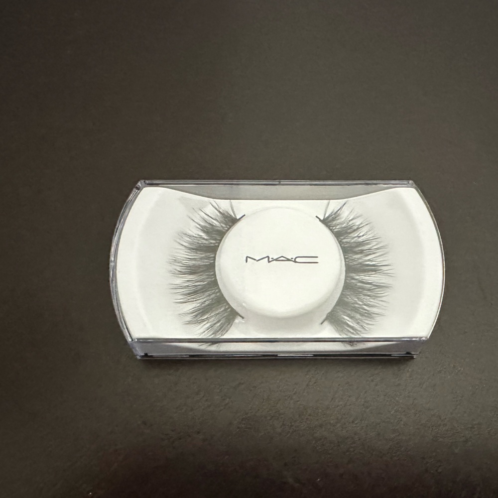 NEW MAC EYE LASHES IN 89 MEGA STAR LASH